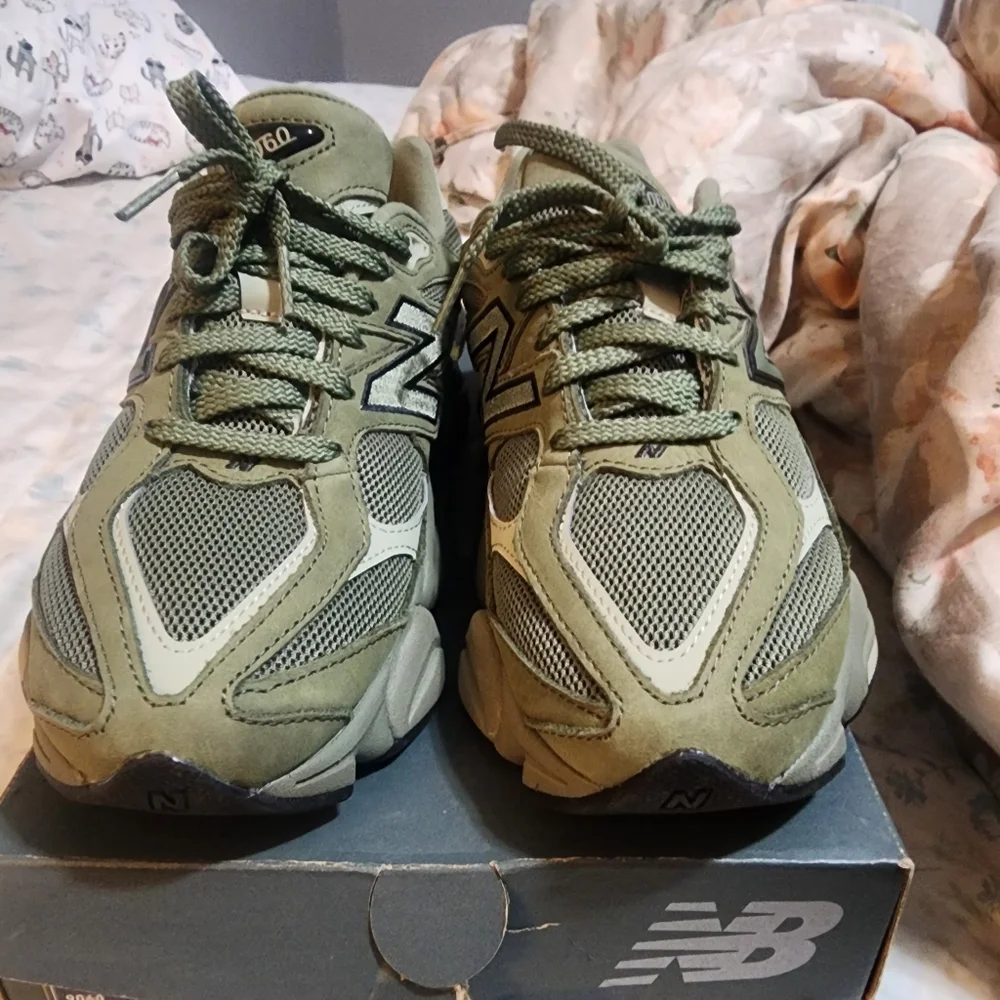 New Balance 9060 Green Sneakers - Picture 6 of 9